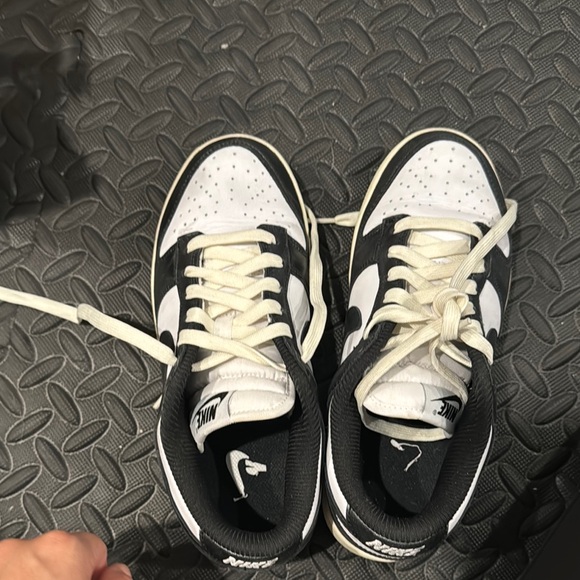 Nike dunk Black and White Sneakers - Picture 5 of 9